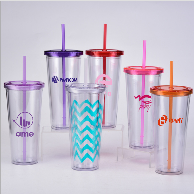 Plastic Cups With Lids and Straws 